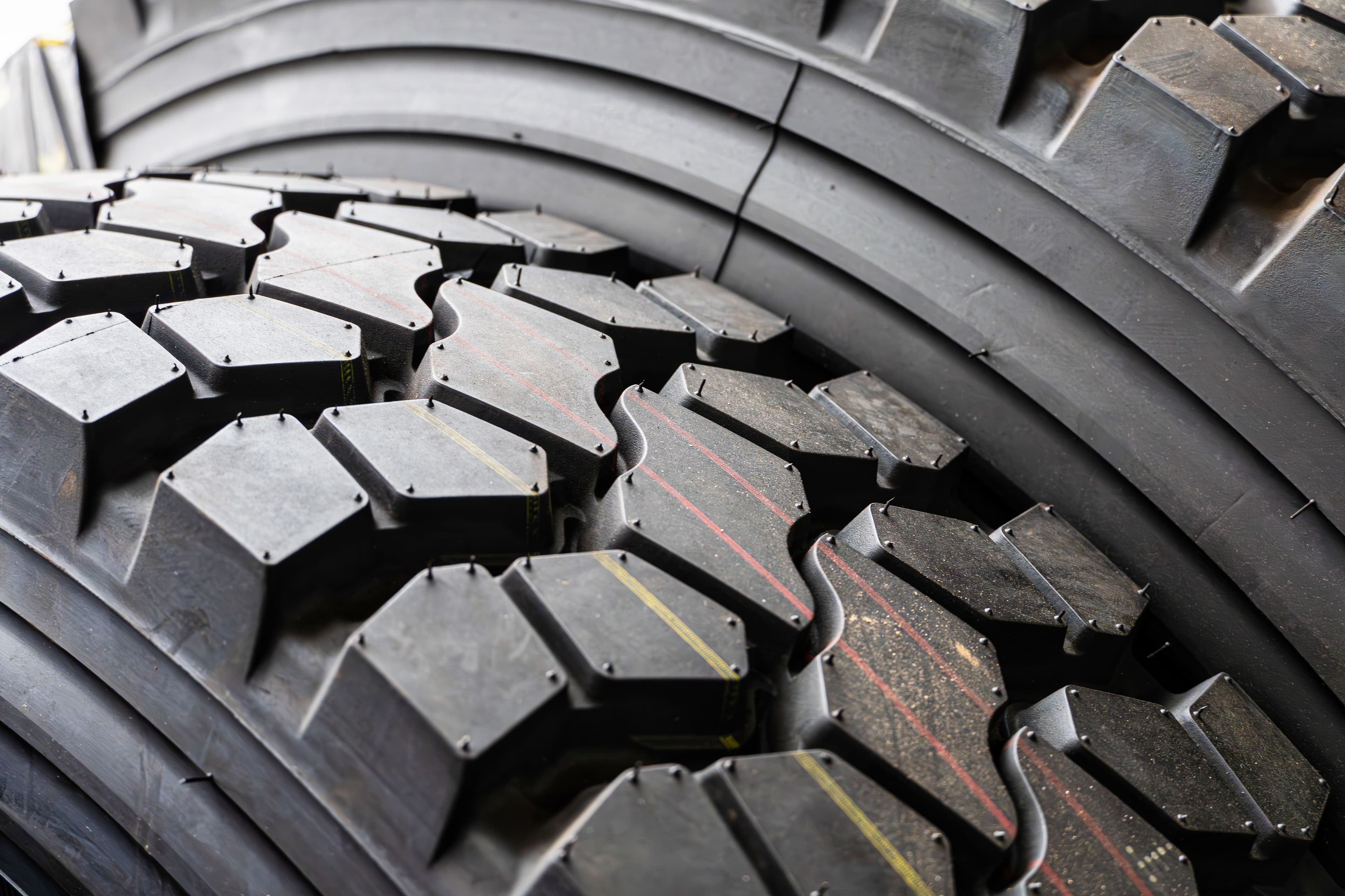 Anvelope și siguranță: ce trebuie să verifici înainte de un drum lung